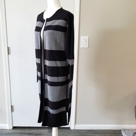 Athleta Reversible Cardigan Sweater - Picture 4 of 12